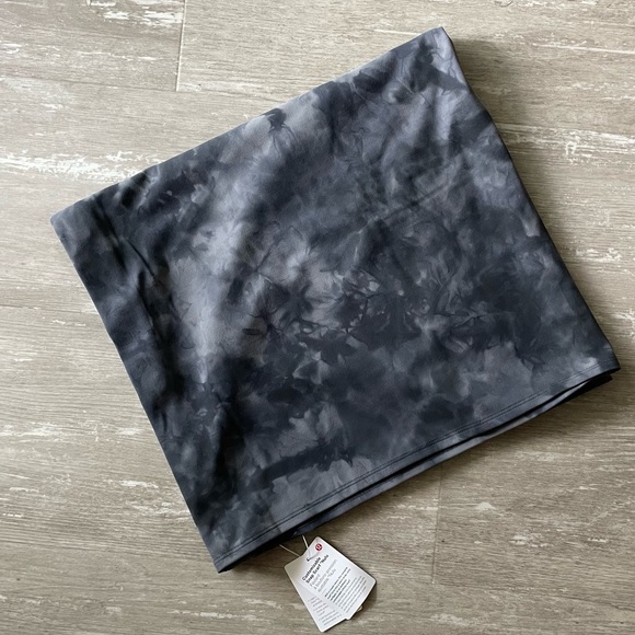Lululemon Customizable Snap Scarf - Diamond Dye Pitch Grey Graphite Grey - Picture 2 of 5